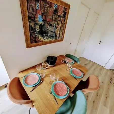 Charming Apartment, With Harbor View, Center شقة *